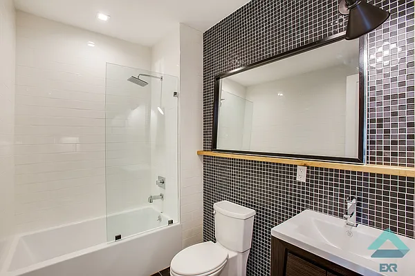 Rented by EXR | media 4