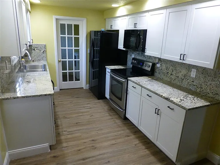 752 Patricia Ave — Photo 15