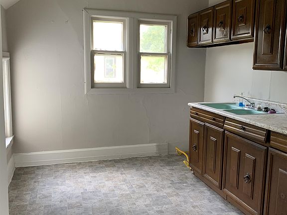 5th image of 424 N Michigan St #B