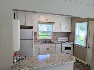 530 37th St, Moline, IL 61265