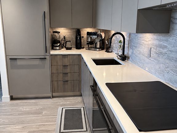 4th image of 755 Harbourside Dr