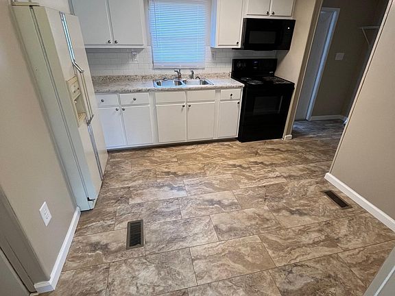 3rd image of 106 Forest Dr #1