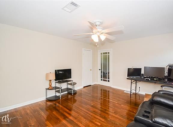 4th image of 4066 Stratford St