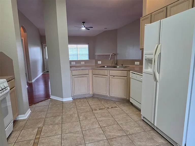 7002 Plaza Del Sol Dr #D — Photo 18