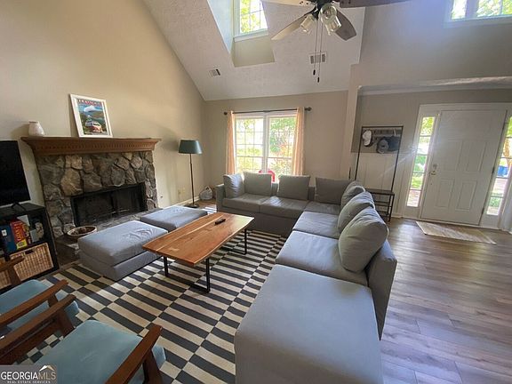 4th image of 420 Ridge Ct