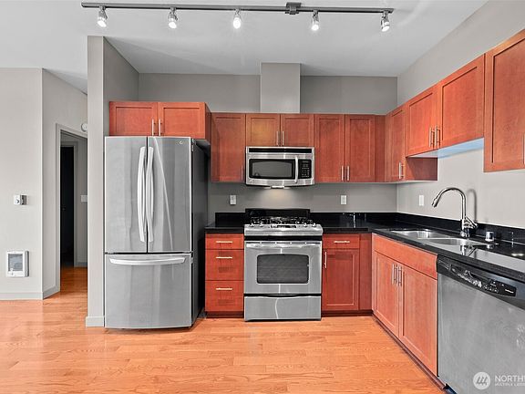 4th image of 15100 6th Avenue SW #513