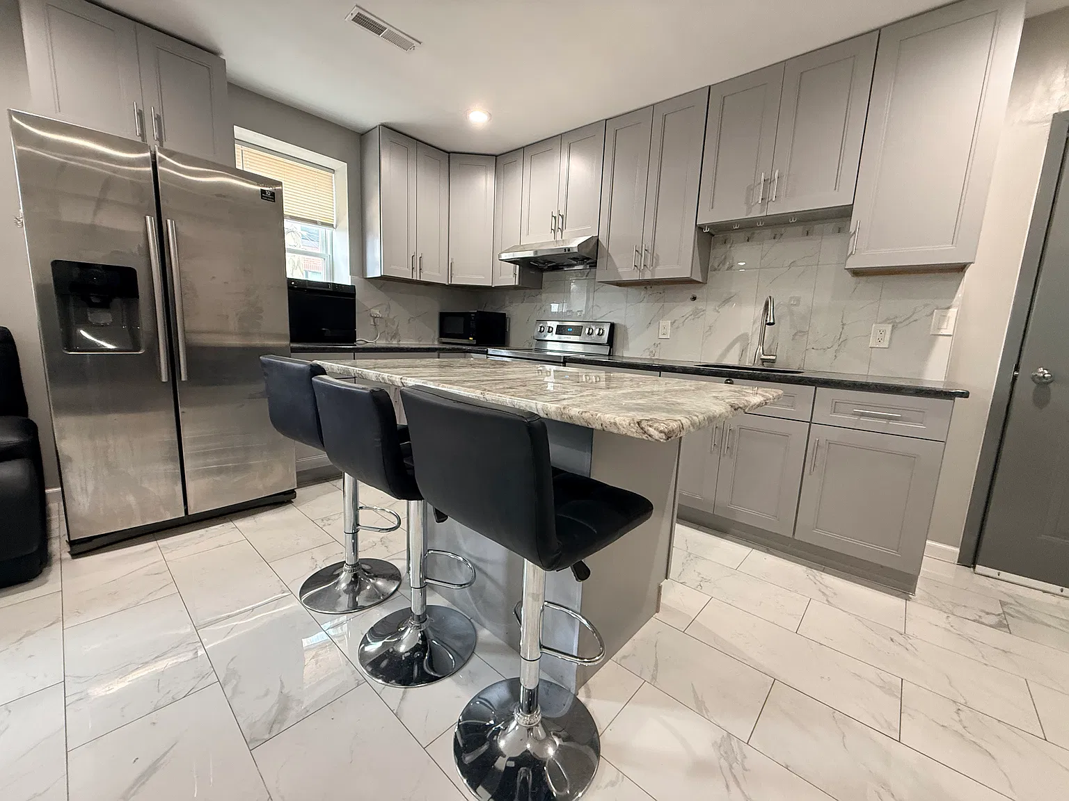2108 Ridge Ave — Photo 3