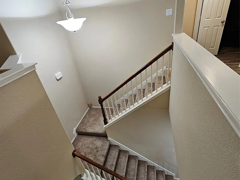 2306 Scott Dr — Photo 9