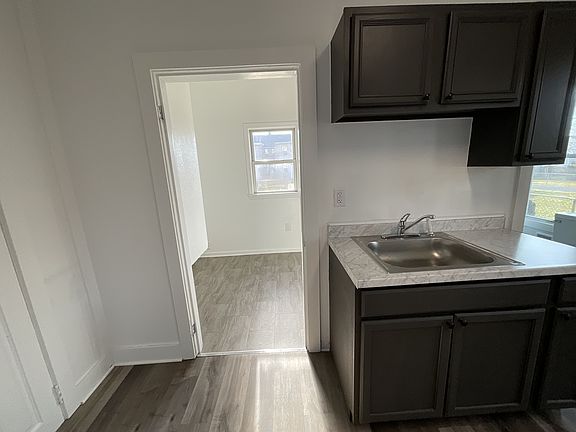 5th image of 124 Ann St Floor 1