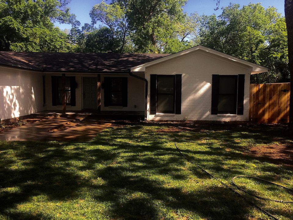 1st image of 3028 NE Kingsbriar Dr
