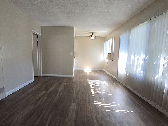 5th image of 260 N Oak Ave #11