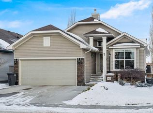 701 E Cimarron Close, Okotoks, AB T1S 1X3