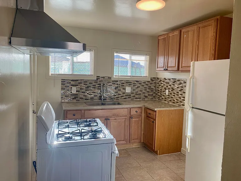 Sanborn Place Apartments — Photo 8
