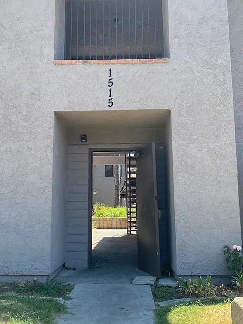 1515 N Sierra Way — Photo 2