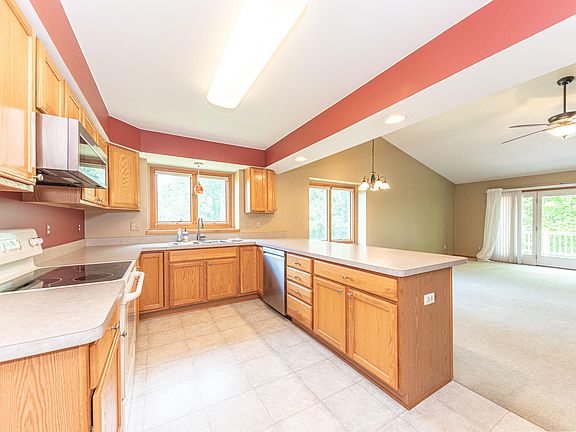 2nd image of 535 Sycamore Cir