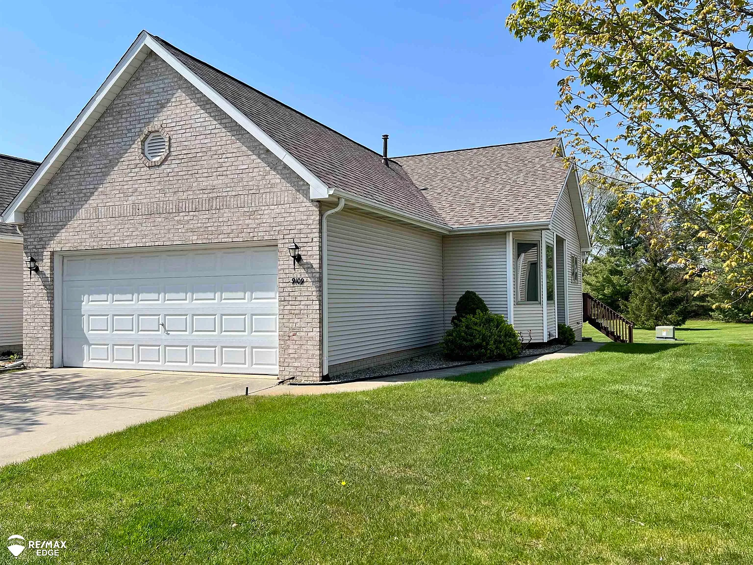 9109 Emily Dr photo 1