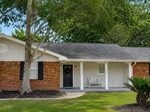 31 Chantilly Ter, Bay Saint Louis, MS 39520