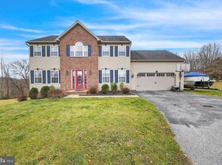 15 Lake Wood Ct, Hanover, PA 17331