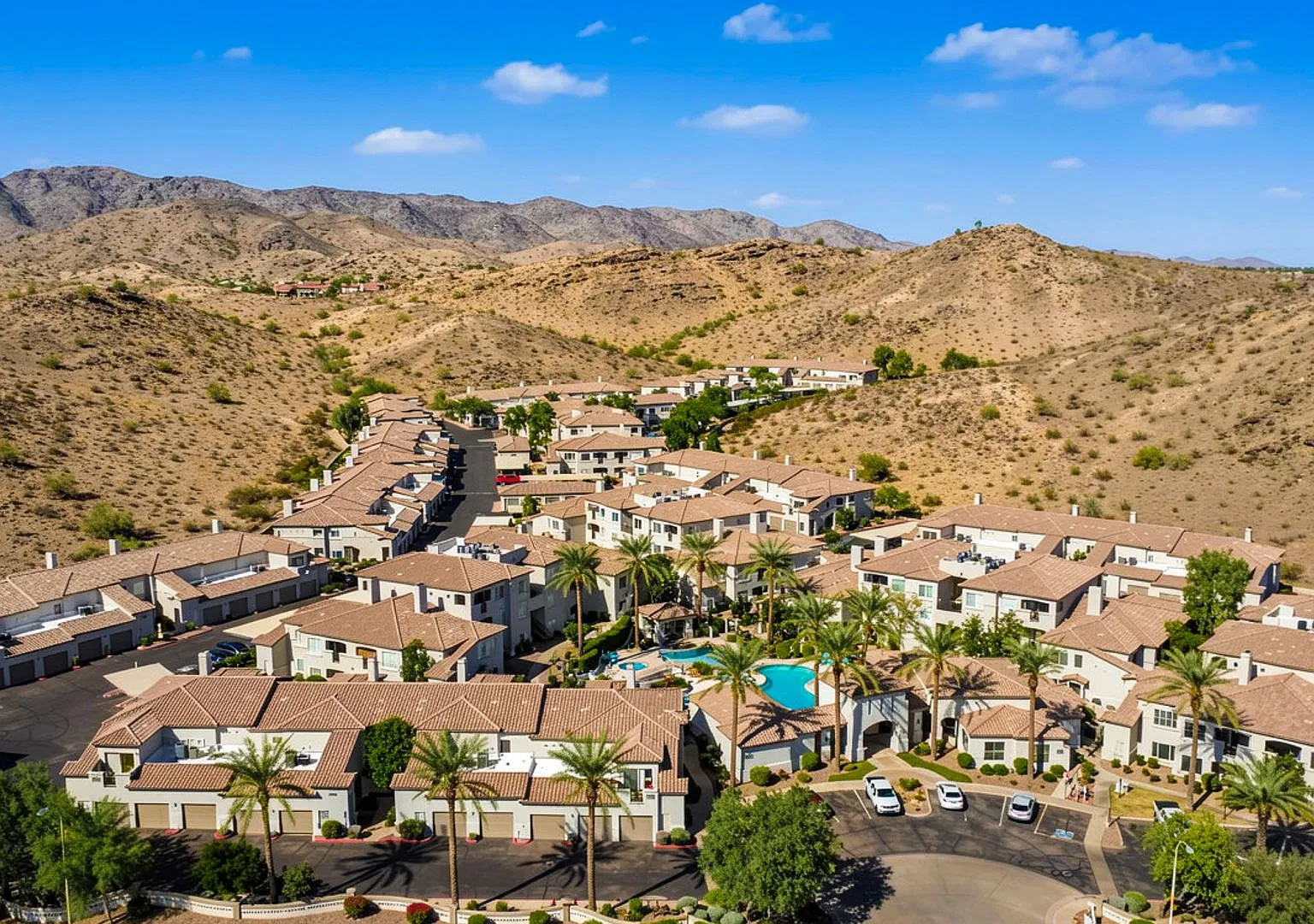 Beautiful 1-Bedroom Condo in Ahwatukee Washer & Dryer Included! — Photo 2