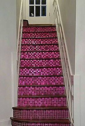 Staircase to bedrooms-office