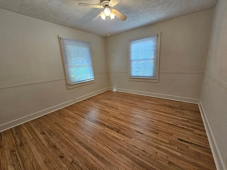 6052 N Park Ave — Photo 7