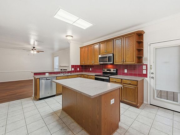 5th image of 2216 Oak Park Dr