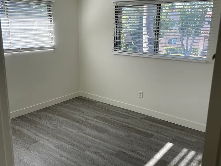 1031 Arcadia Ave — Photo 6