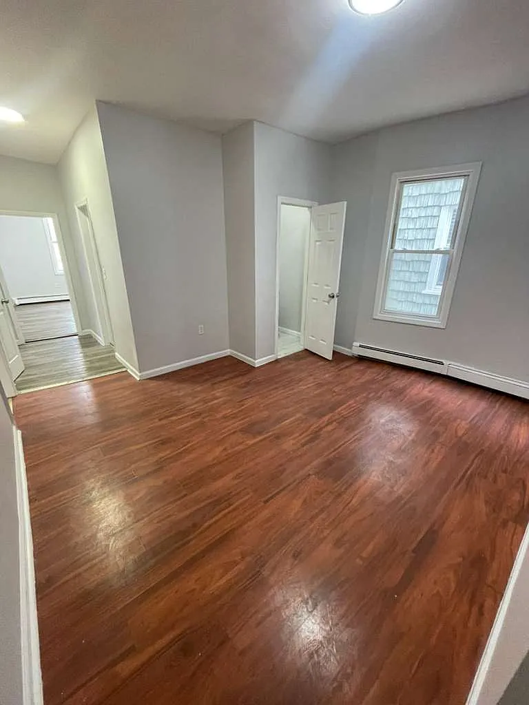 Building Photo - 848 S 15th St #1F