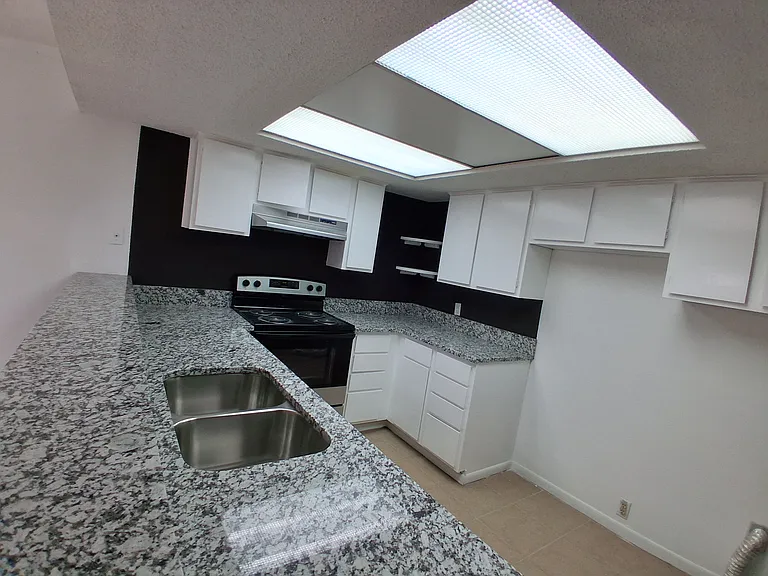 1000 S Williams Ave #5 — Photo 6