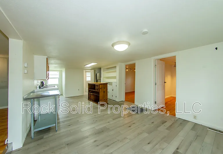 210 Seymour Ave — Photo 11