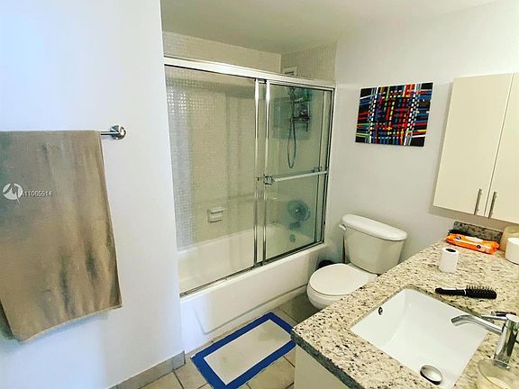 4th image of 1000 West Ave #Penthouse 16