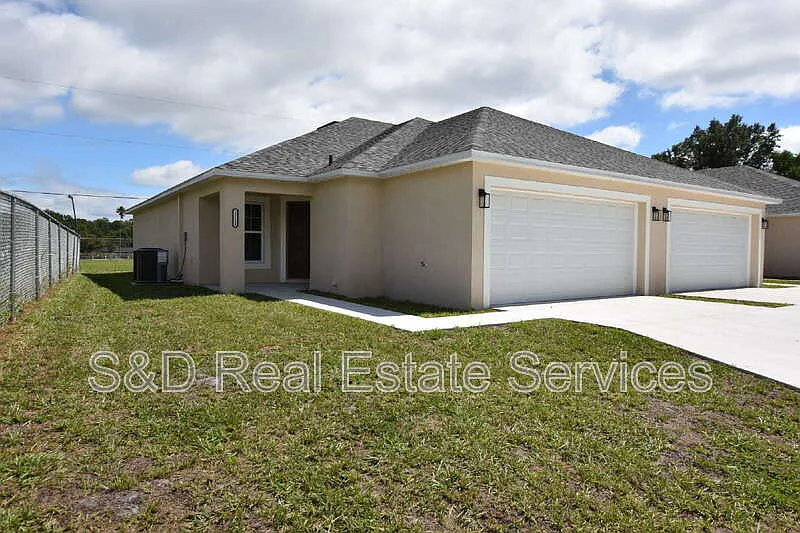 3 bed, 2.0 bath, 1108 sqft, $1,660 — Photo 2
