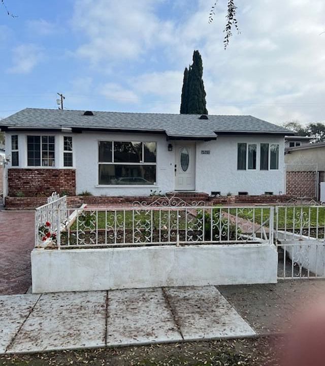 1st image of 3290 N Lewis Ave #B