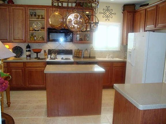 3rd image of 518 Briaroaks Dr