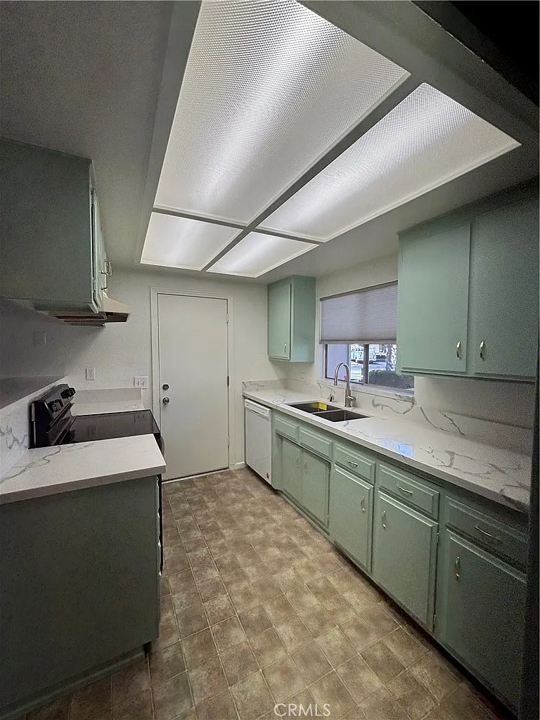 2 bed, 1.5 bath, 1242 sqft, $2,095 — Photo 4