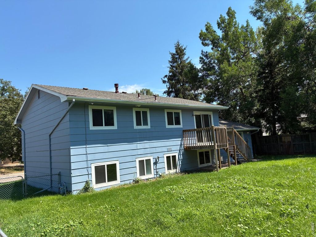 1213 Village Ln