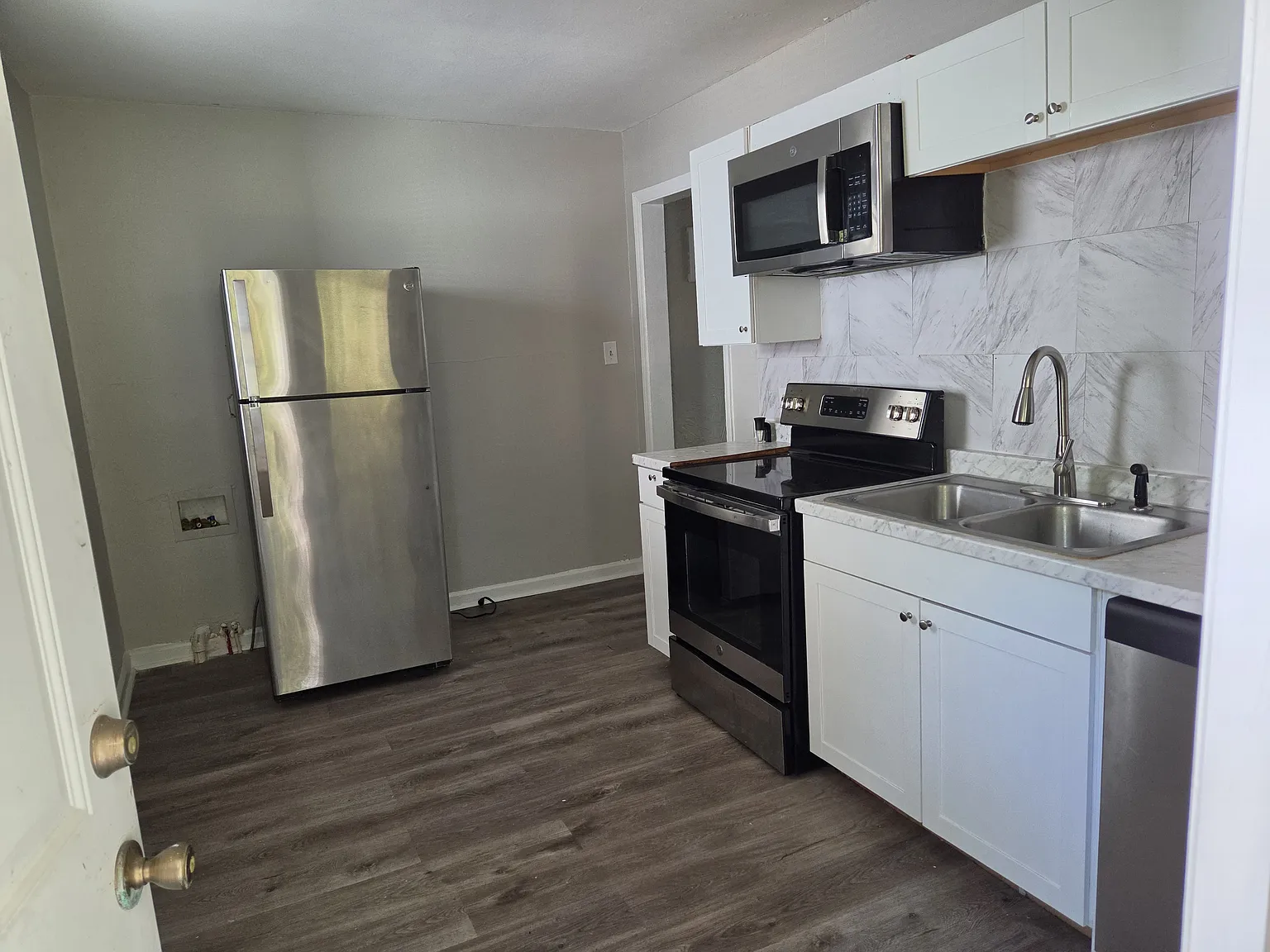 2 bed, 702 sqft, $1,450 — Photo 1