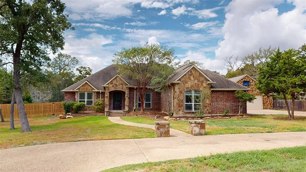 4 bed, 3.5 bath, 3252 sqft, $3,400 — Photo 1