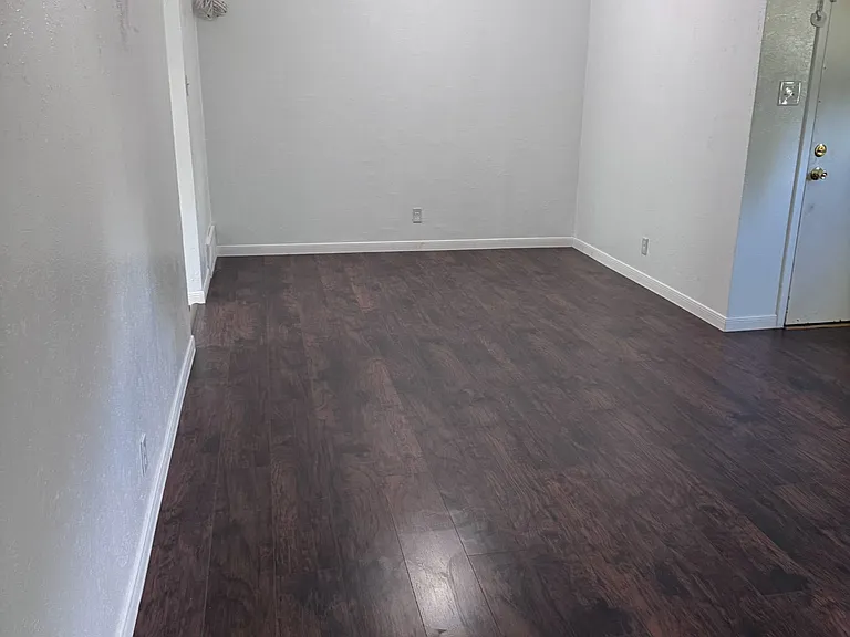 2304 Nottingham Blvd — Photo 2