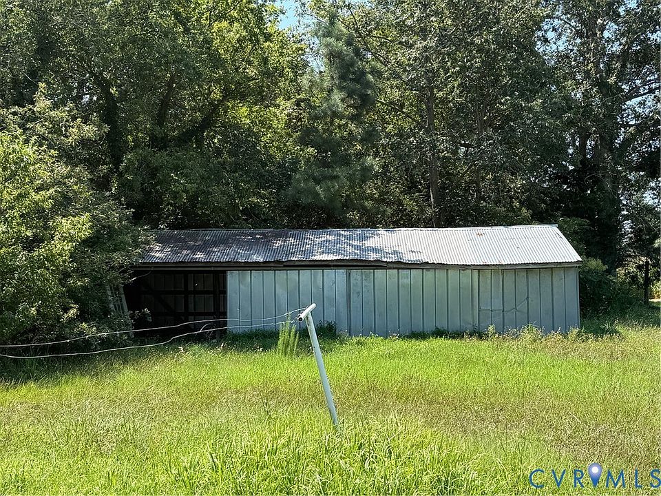 2nd image of 207 Woods Creek Rd