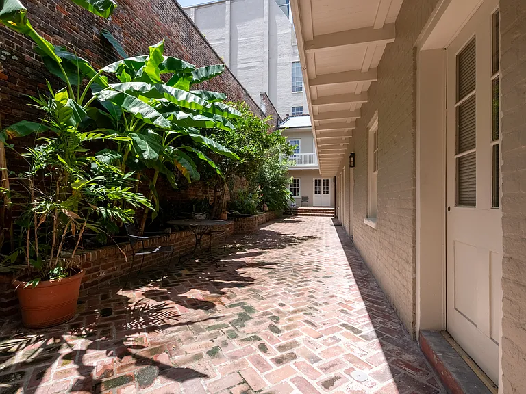 1018 Bienville St — Photo 33