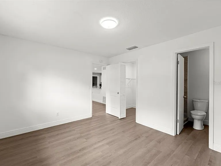 1087 Swan St — Photo 16