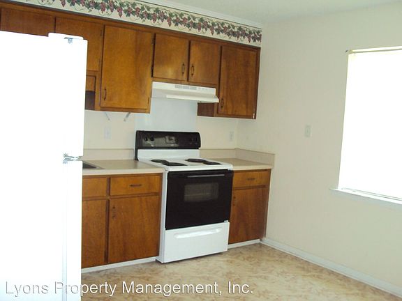 4th image of 7 Shanna Cir APT A