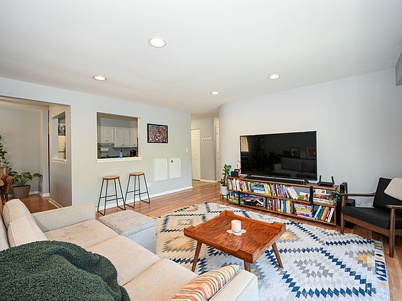 5th image of 4425 Blackhawk Ln APT 202
