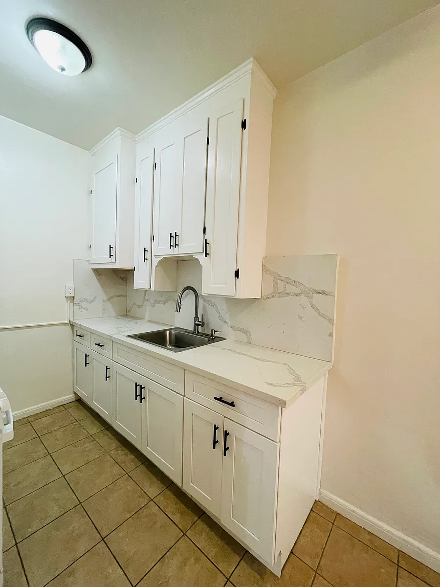 Building Photo - 608 S Dunsmuir, LLC
