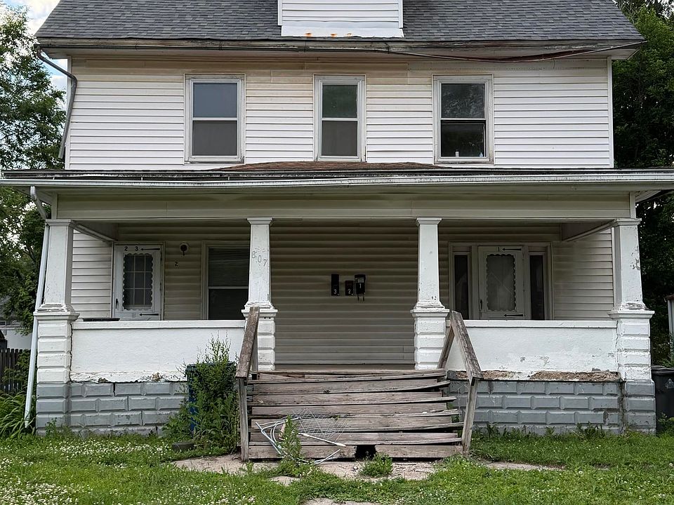 1st image of 807 4th Ave W