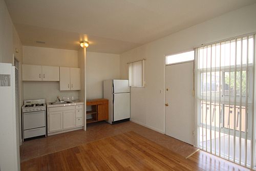 2nd image of 1108 E Villa St APT L