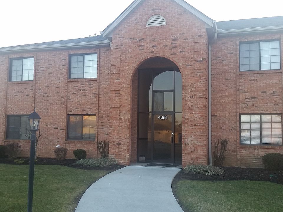 End Unit near garages