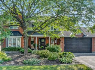 4 Heritage Grove Cres, Ottawa, ON K2S 1R2