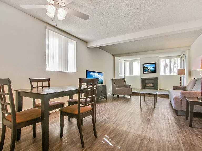 Woodcliff Apartments — Photo 64